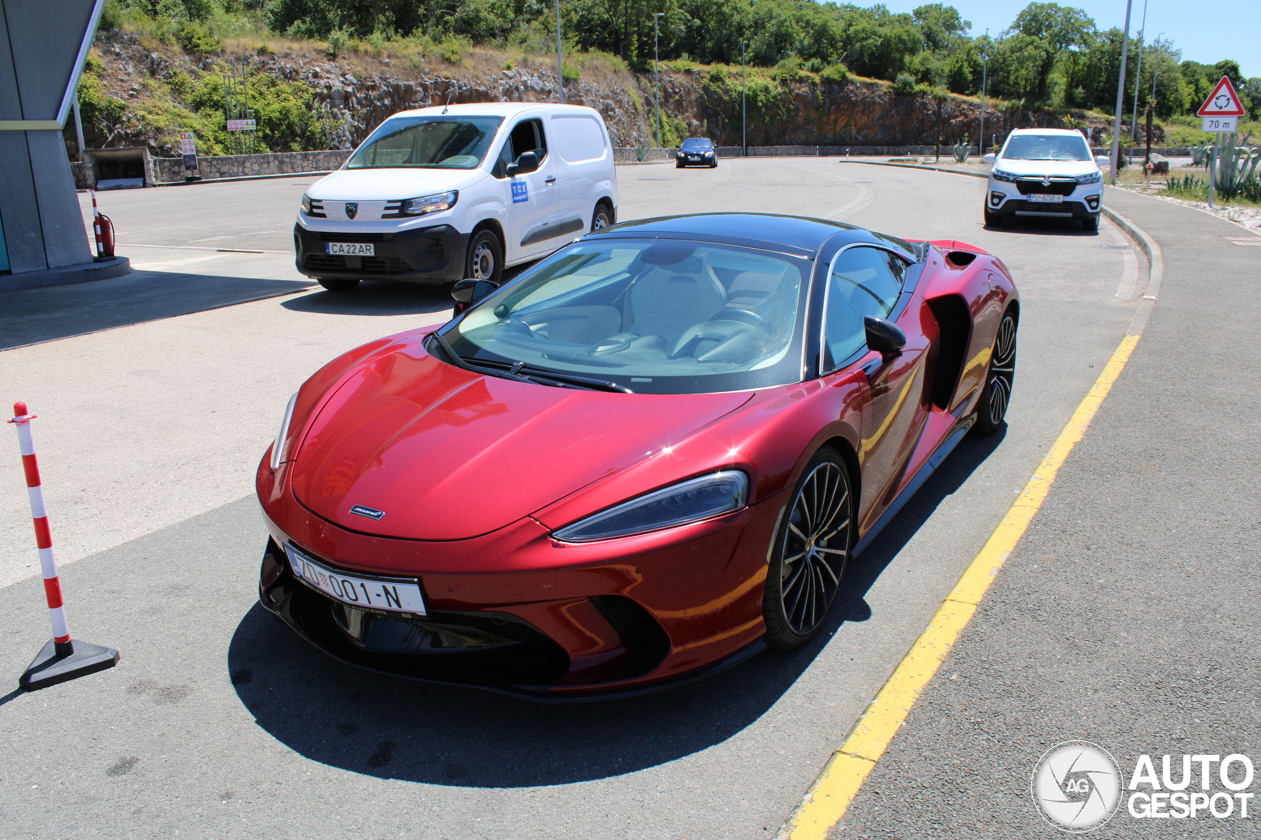 McLaren GT