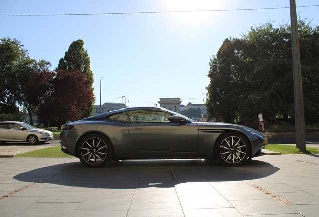 Aston Martin DB11