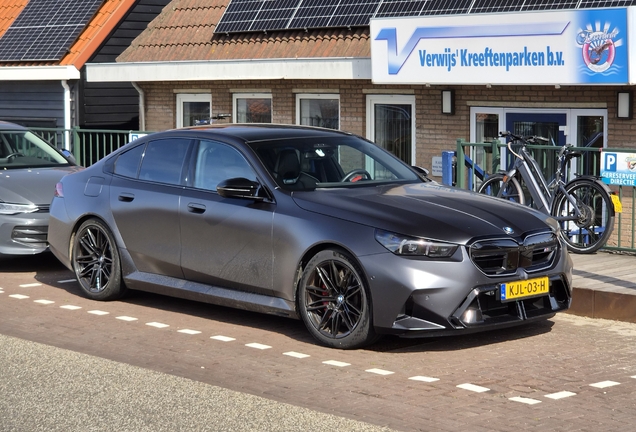 BMW M5 G90