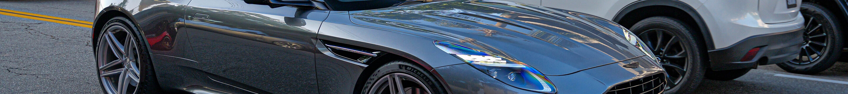 Aston Martin DB12