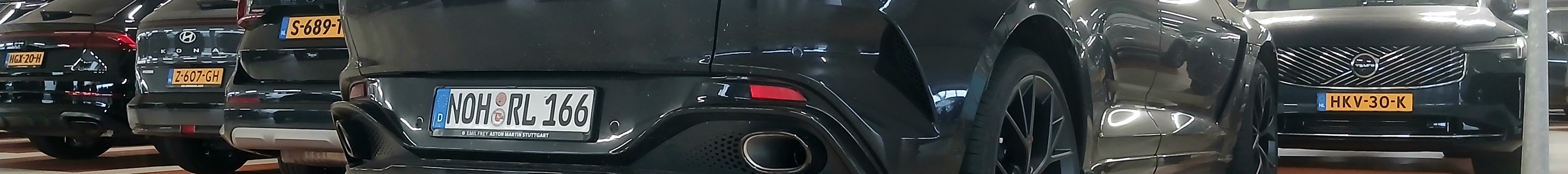 Aston Martin DBX S