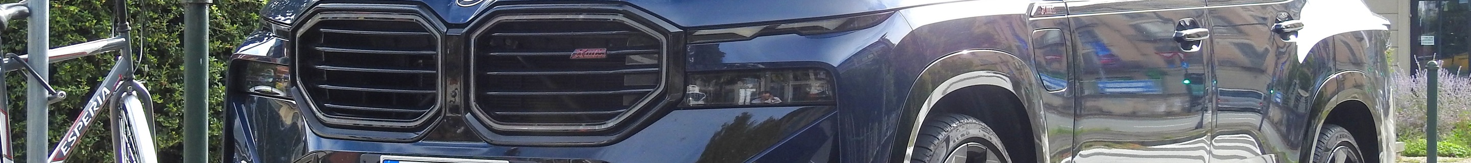 BMW XM G09 Label Red