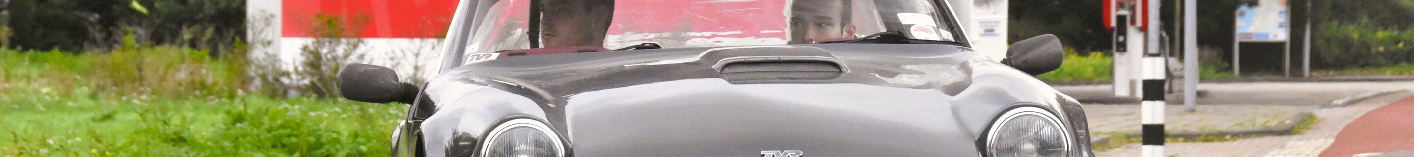 TVR S2