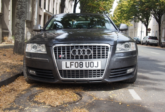 Audi S8 D3