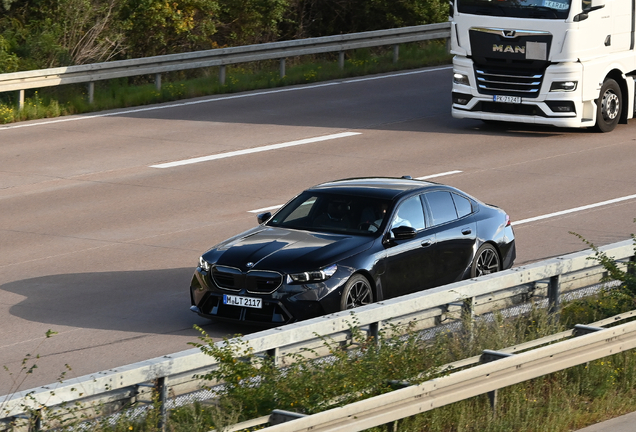 BMW M5 G90
