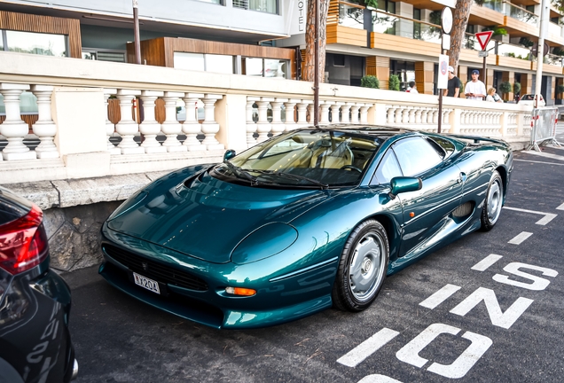 Jaguar XJ220
