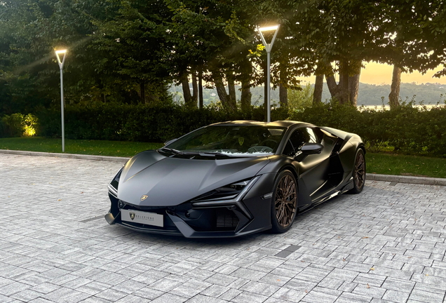 Lamborghini Revuelto