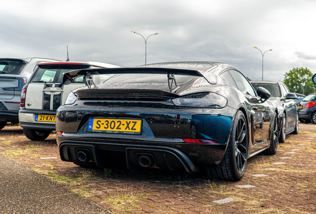 Porsche 718 Cayman GT4