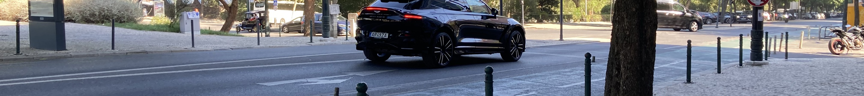 Aston Martin DBX