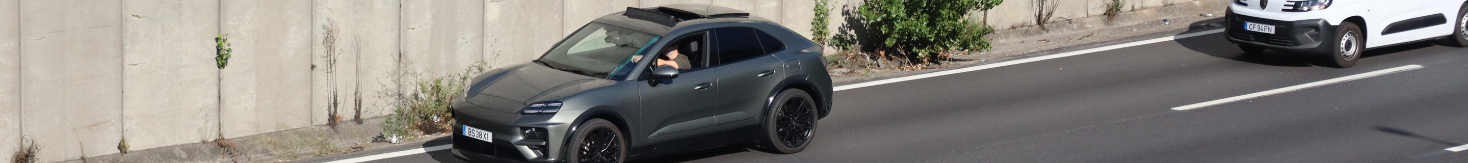 Porsche Macan EV Turbo