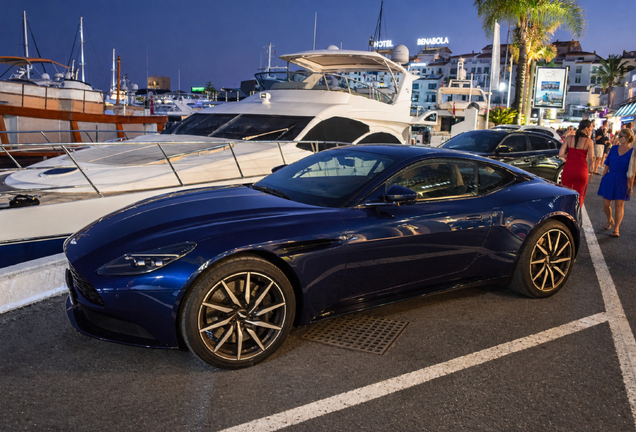 Aston Martin DB11 V8
