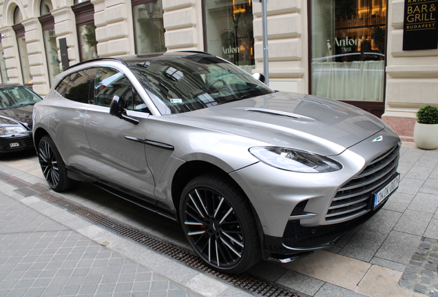 Aston Martin DBX707