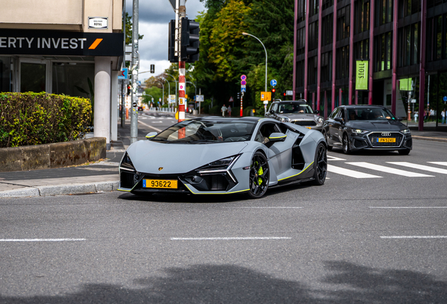 Lamborghini Revuelto