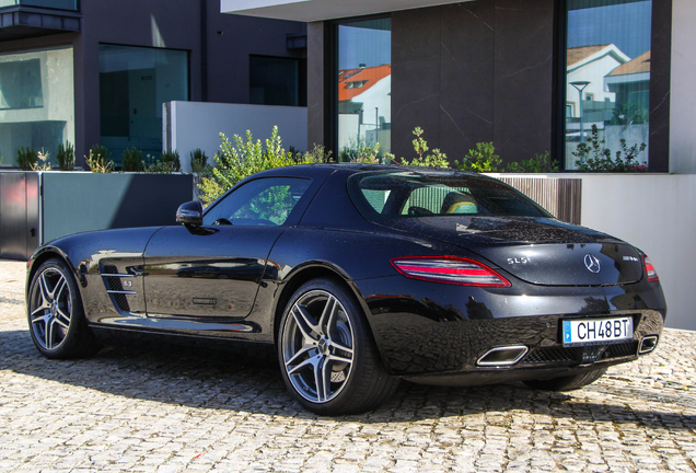 Mercedes-Benz SLS AMG