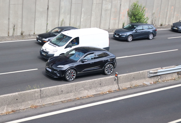 Porsche Macan EV Turbo