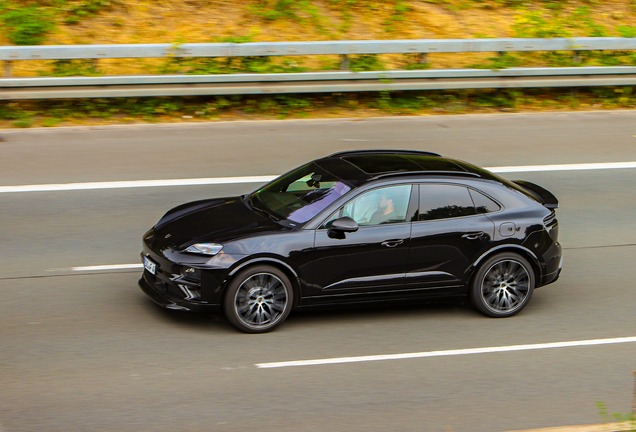 Porsche Macan EV Turbo