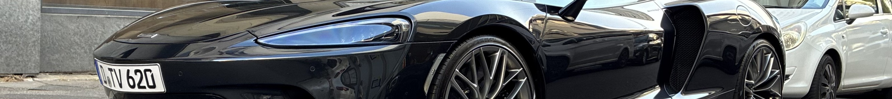 McLaren GT
