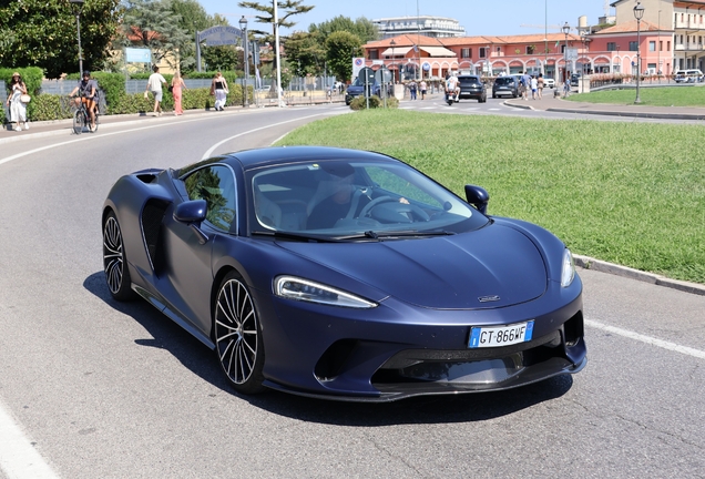 McLaren GT