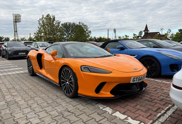 McLaren GT