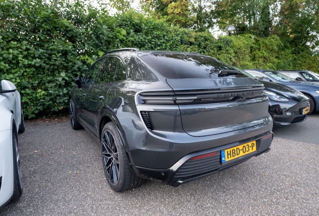 Porsche Macan EV Turbo