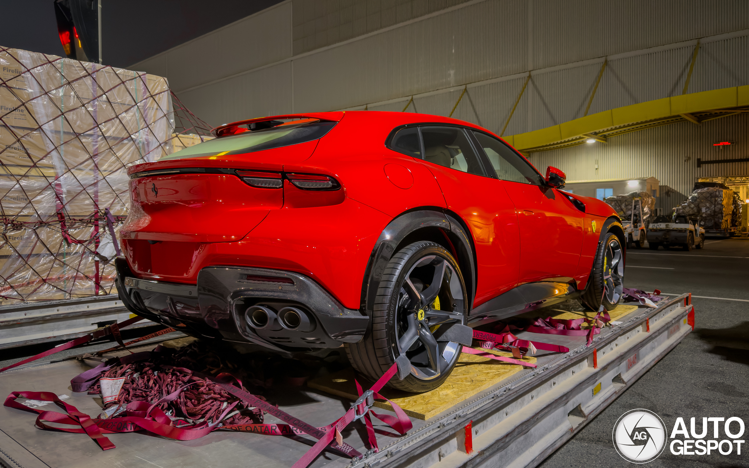 Ferrari Purosangue vliegt zeker geen economy class