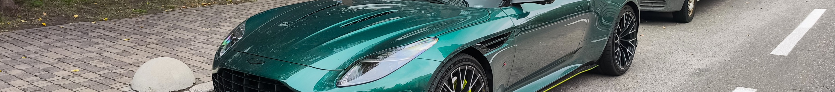 Aston Martin DB12 S