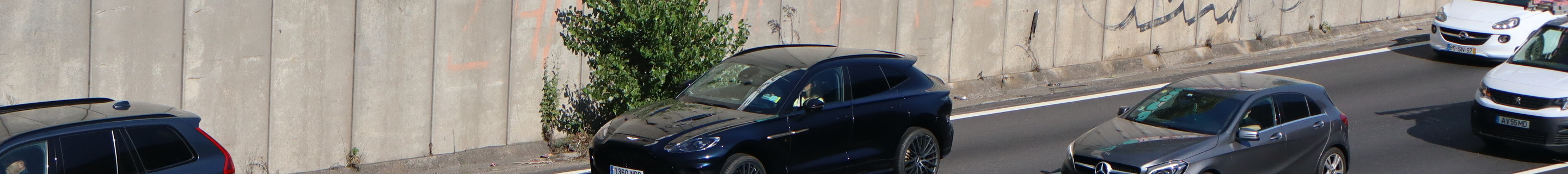 Aston Martin DBX S