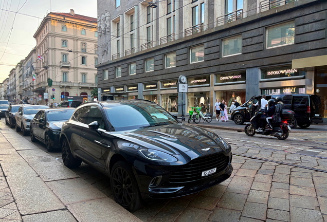 Aston Martin DBX