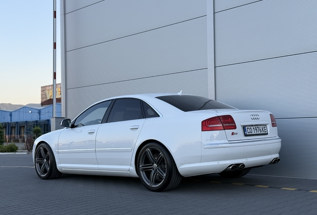 Audi S8 D3