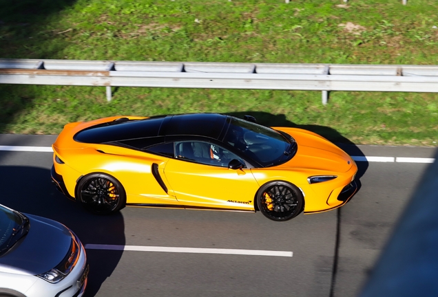 McLaren GT
