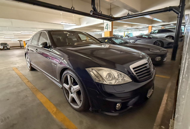 Mercedes-Benz S 65 AMG V221