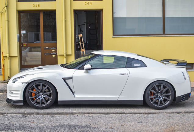 Nissan GT-R 2011