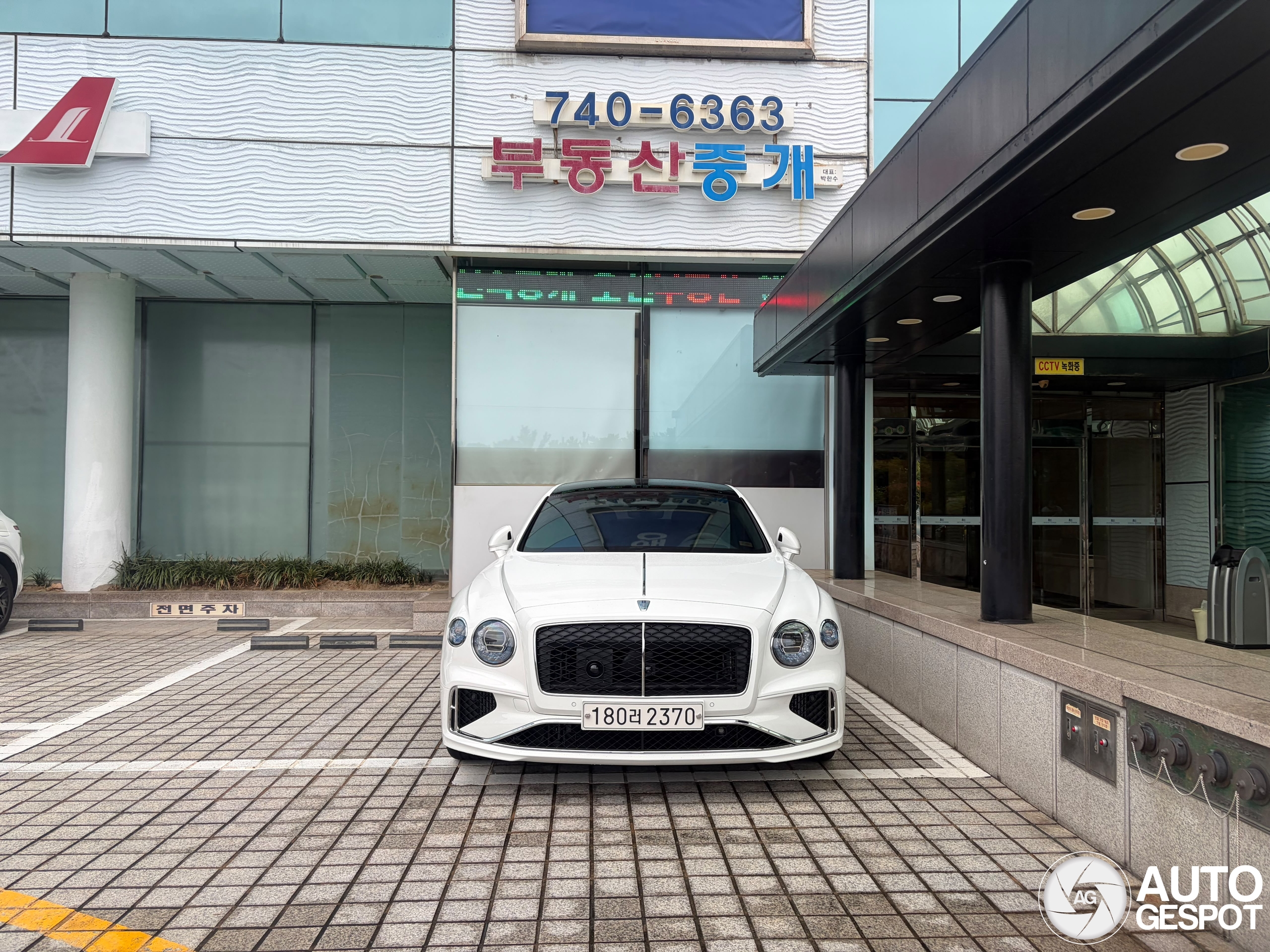 Bentley Flying Spur 2025