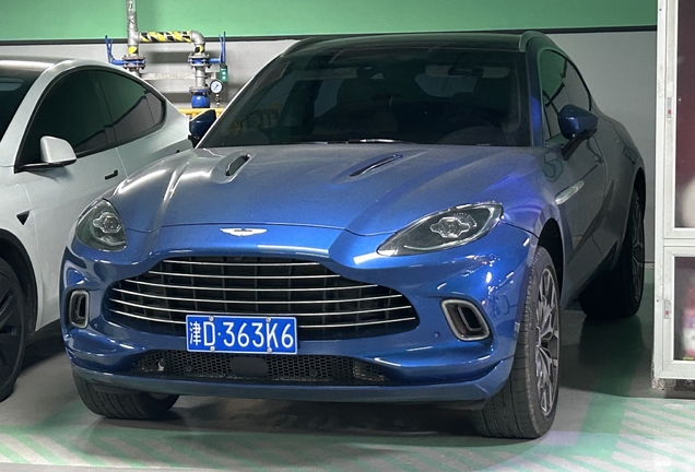 Aston Martin DBX