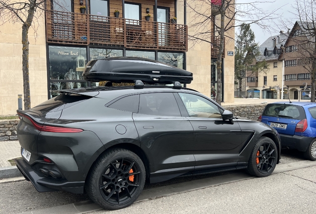 Aston Martin DBX707