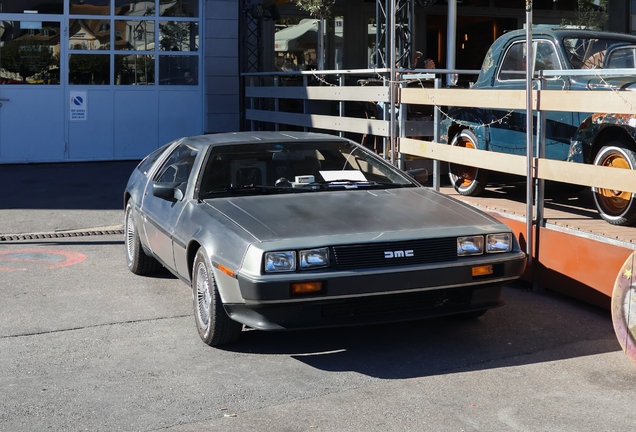 DeLorean DMC-12