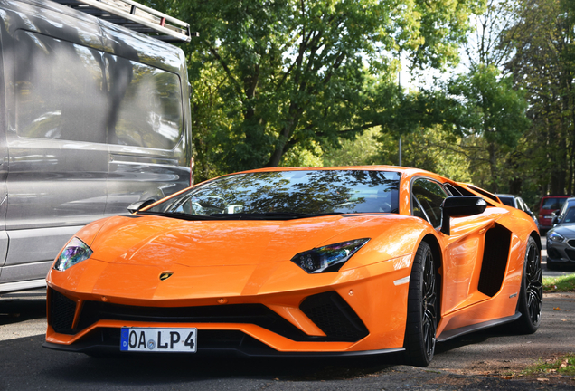 Lamborghini Aventador S LP740-4