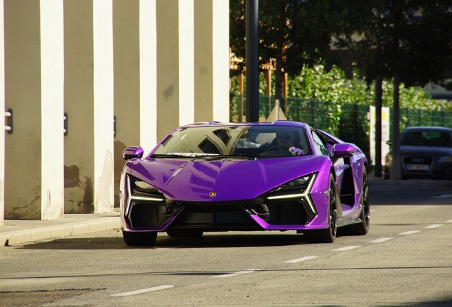 Lamborghini Revuelto