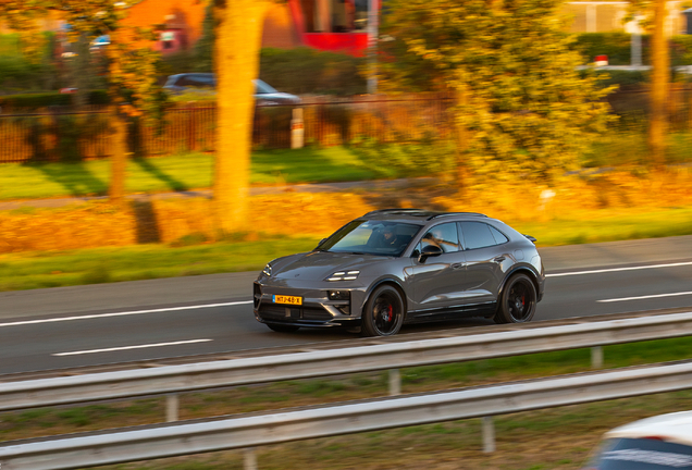 Porsche Macan EV Turbo