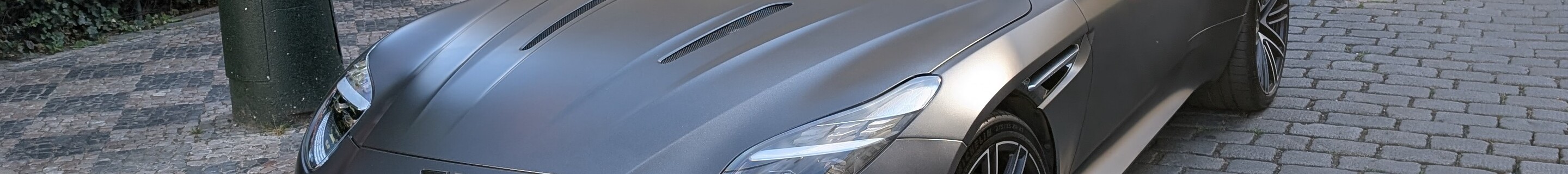 Aston Martin DB12
