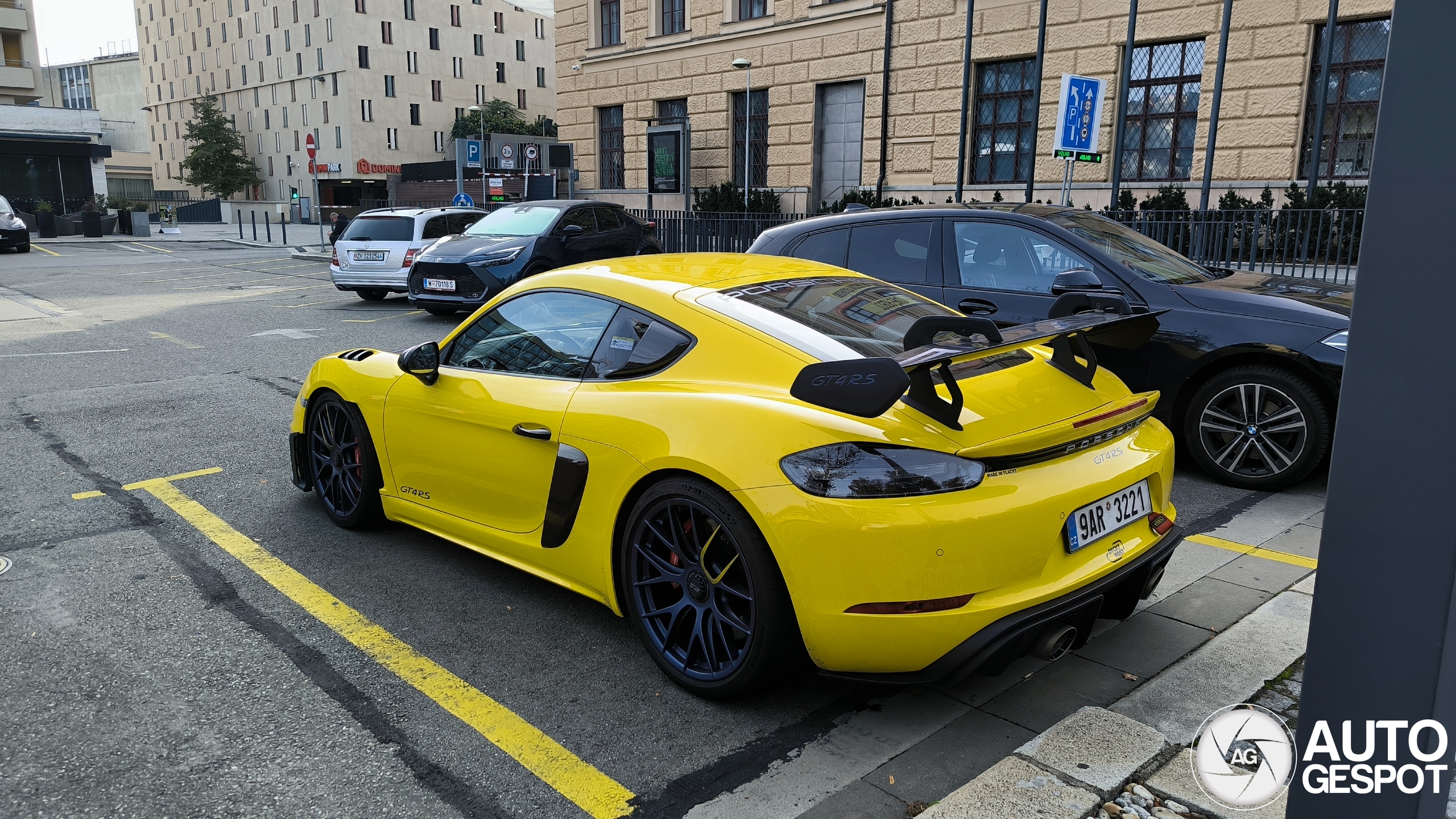 Porsche 718 Cayman GT4 RS Weissach Package