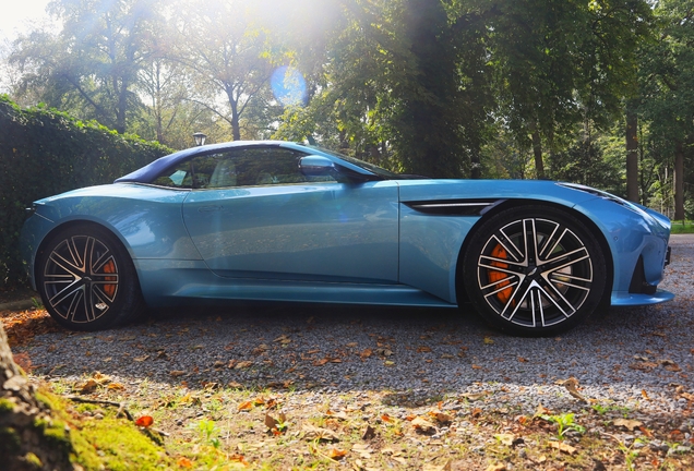 Aston Martin DB12 Volante