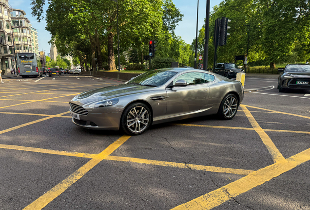 Aston Martin DB9
