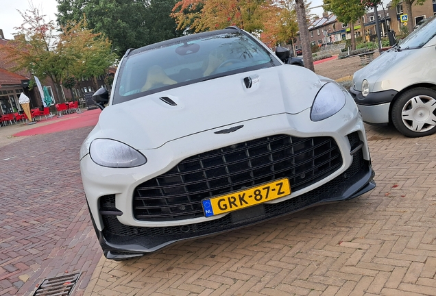 Aston Martin DBX707