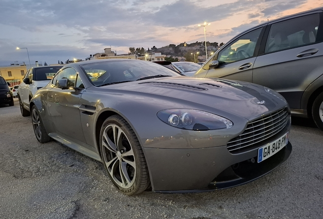 Aston Martin V12 Vantage