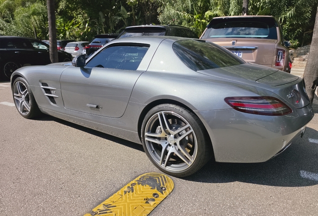 Mercedes-Benz SLS AMG
