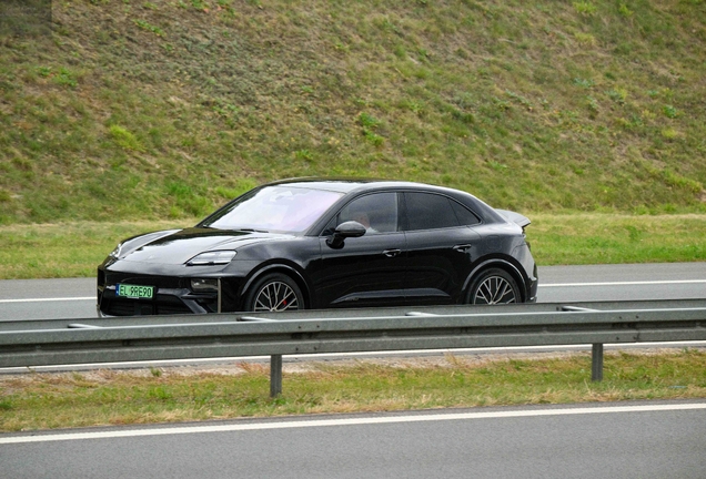 Porsche Macan EV Turbo