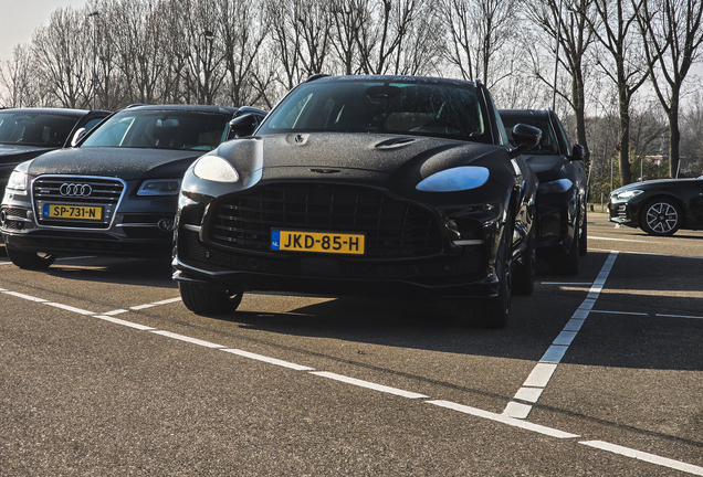 Aston Martin DBX707