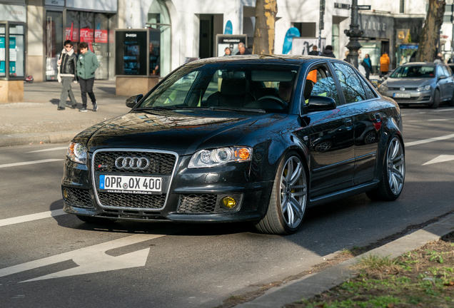 Audi RS4 Sedan