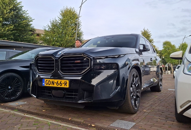 BMW XM G09 Label Red